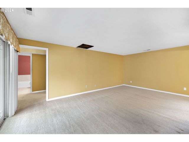 12871 Se STARK St A16, Portland, OR 97233