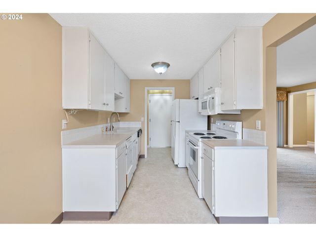 12871 Se STARK St A16, Portland, OR 97233