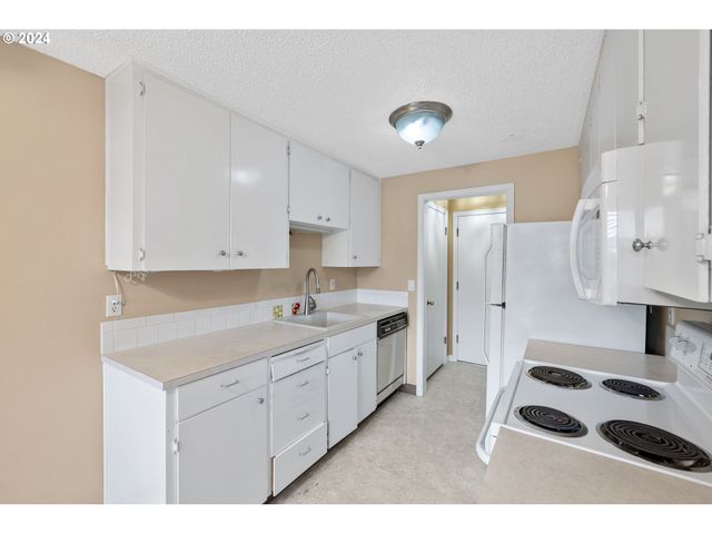 12871 Se STARK St A16, Portland, OR 97233