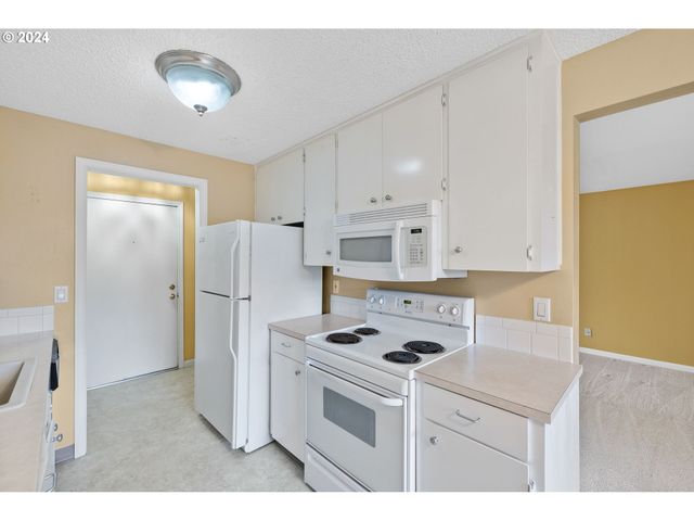 12871 Se STARK St A16, Portland, OR 97233