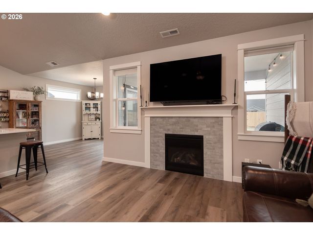 1707 Nw VARNISH Ave, Redmond, OR 97756