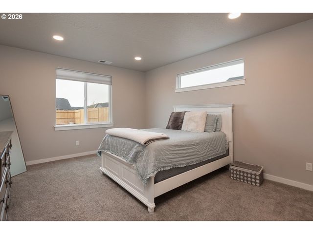 1707 Nw VARNISH Ave, Redmond, OR 97756