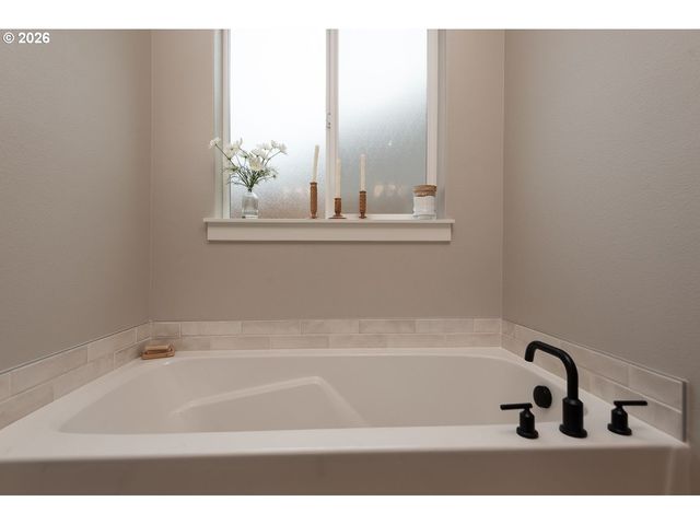 1707 Nw VARNISH Ave, Redmond, OR 97756