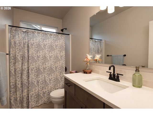 1707 Nw VARNISH Ave, Redmond, OR 97756