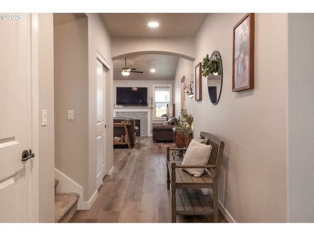 1707 Nw VARNISH Ave, Redmond, OR 97756