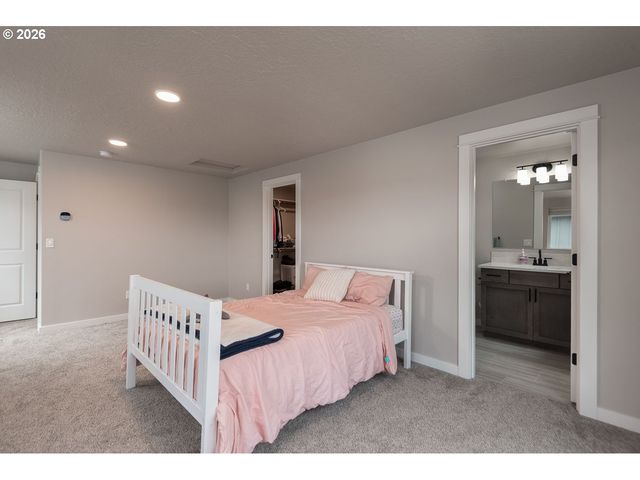 1707 Nw VARNISH Ave, Redmond, OR 97756