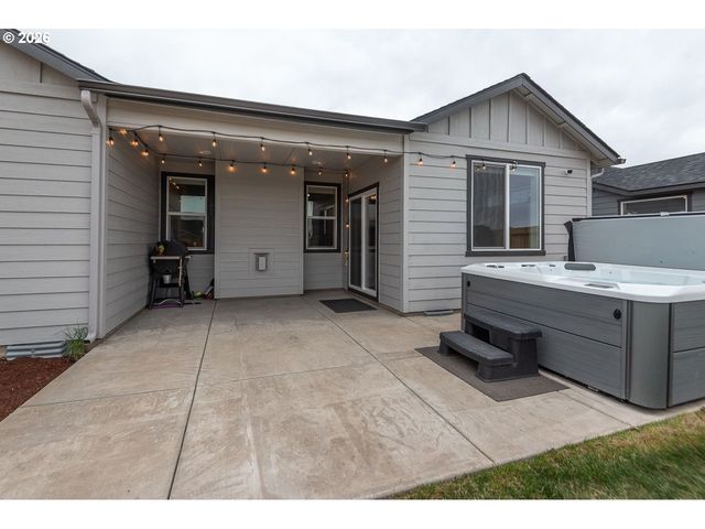1707 Nw VARNISH Ave, Redmond, OR 97756