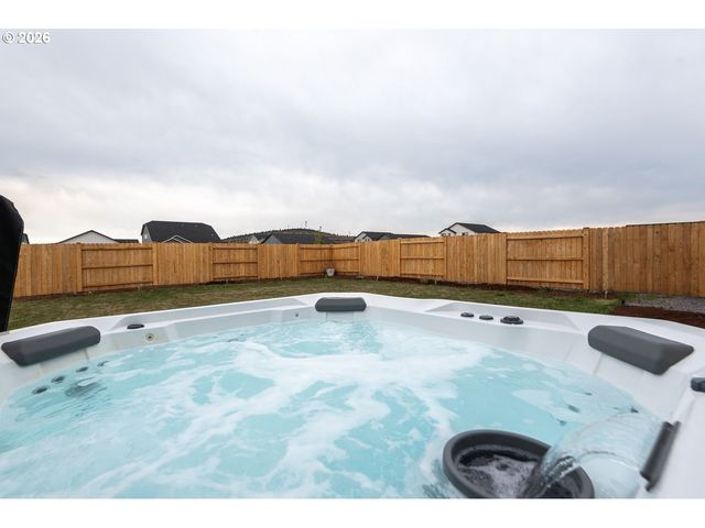 1707 Nw VARNISH Ave, Redmond, OR 97756