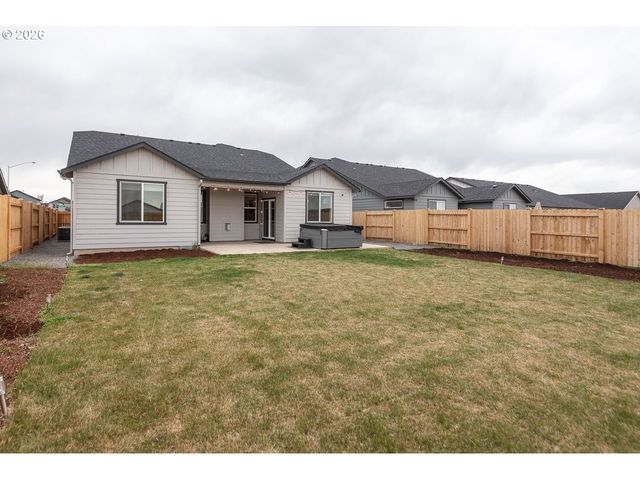 1707 Nw VARNISH Ave, Redmond, OR 97756