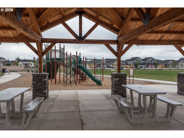 1707 Nw VARNISH Ave, Redmond, OR 97756