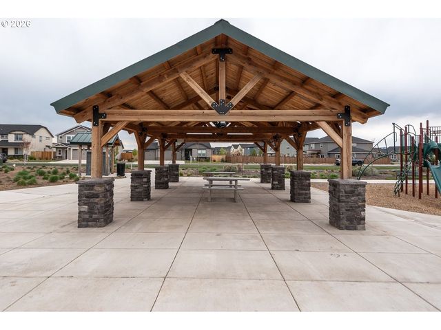 1707 Nw VARNISH Ave, Redmond, OR 97756