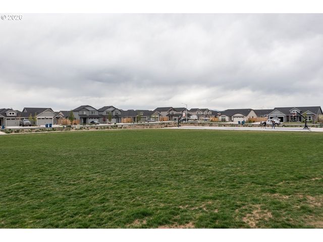 1707 Nw VARNISH Ave, Redmond, OR 97756