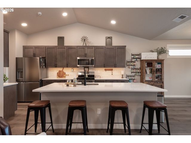 1707 Nw VARNISH Ave, Redmond, OR 97756