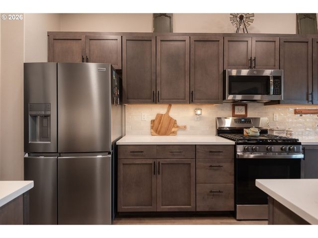 1707 Nw VARNISH Ave, Redmond, OR 97756