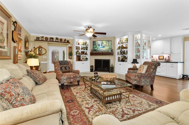 3 Fairway Drive, Conroe, TX 77304
