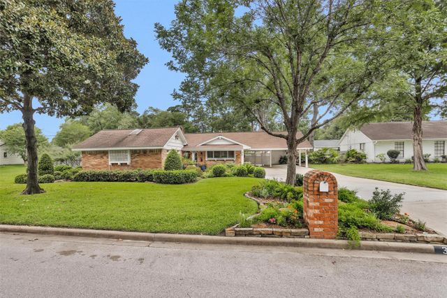 3 Fairway Drive, Conroe, TX 77304