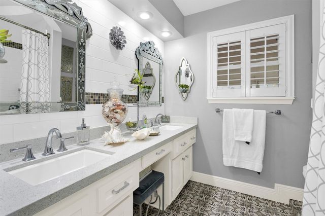 3 Fairway Drive, Conroe, TX 77304