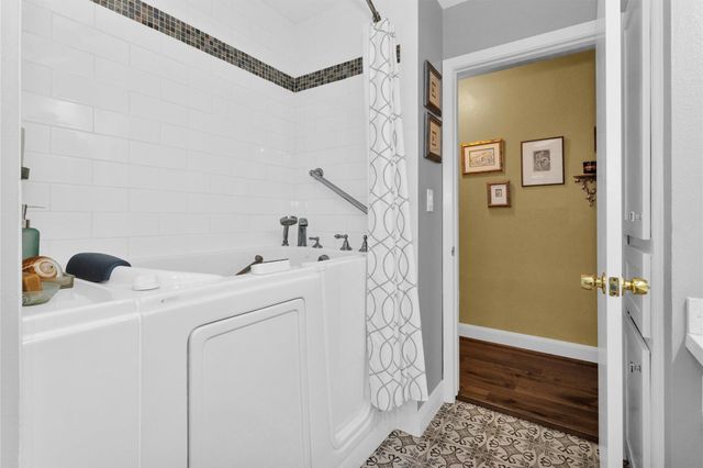 3 Fairway Drive, Conroe, TX 77304