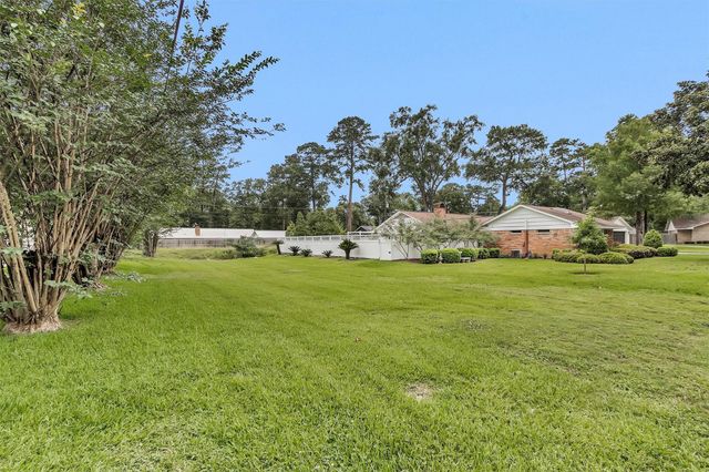 3 Fairway Drive, Conroe, TX 77304