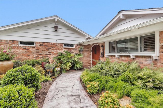 3 Fairway Drive, Conroe, TX 77304