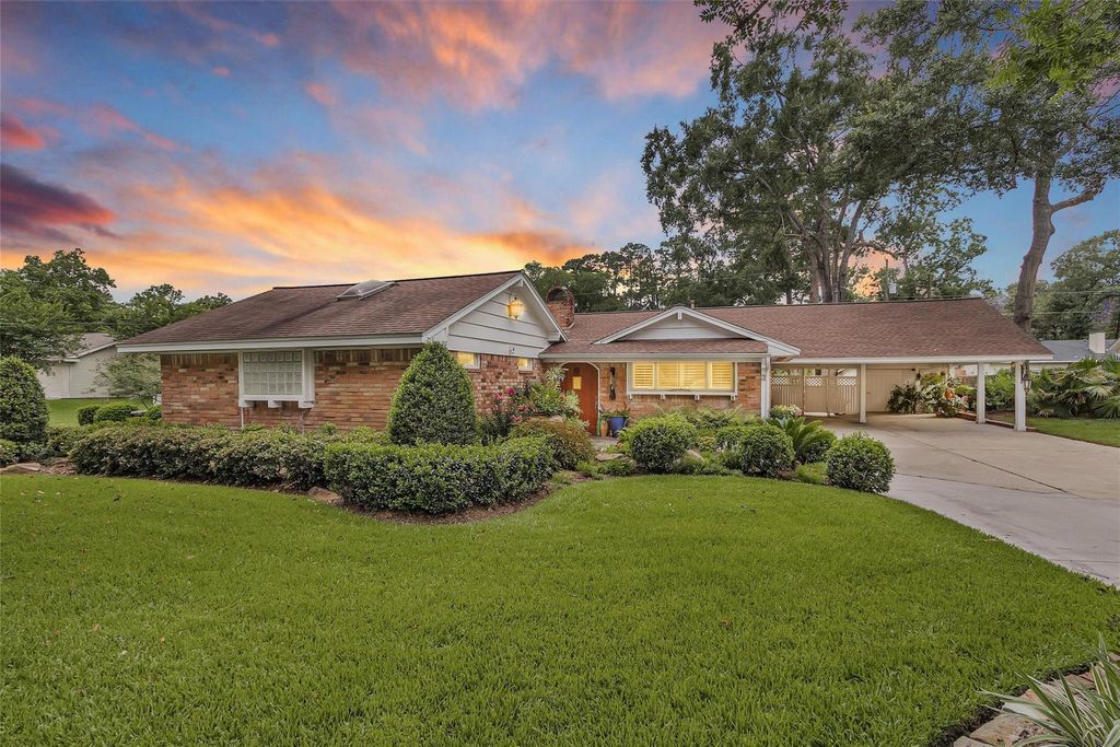 3 Fairway Drive, Conroe, TX 77304