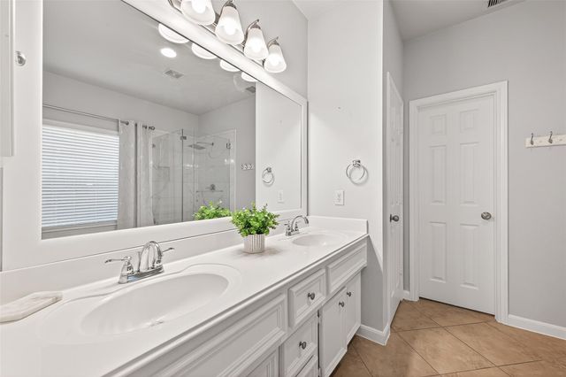 8858 Distant Woods Drive, Houston, TX 77095