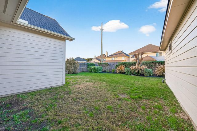 8858 Distant Woods Drive, Houston, TX 77095