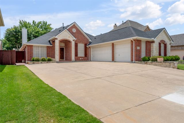 6849 Shoreway Drive, Grand Prairie, TX 75054