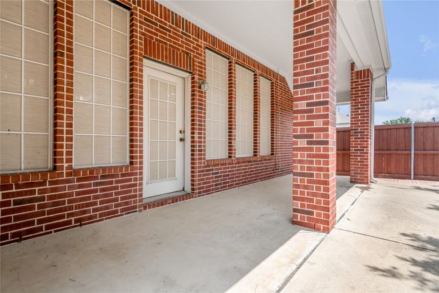 6849 Shoreway Drive, Grand Prairie, TX 75054