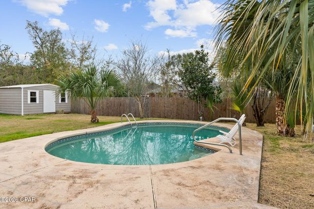 168 Derby Woods Drive, Lynn Haven, FL 32444