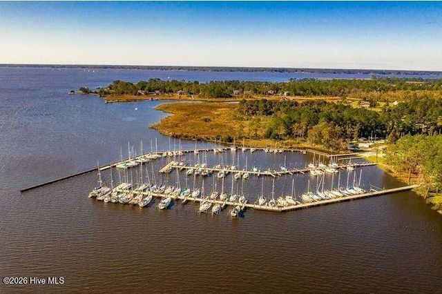 2127 Royal Pines Drive, New Bern, NC 28560