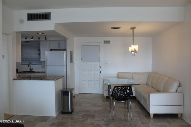 404 S Beach Street, Daytona Beach, FL 32114