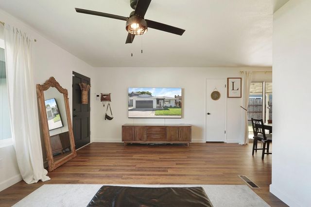 1043 Downing Dr, Lodi, CA 95242