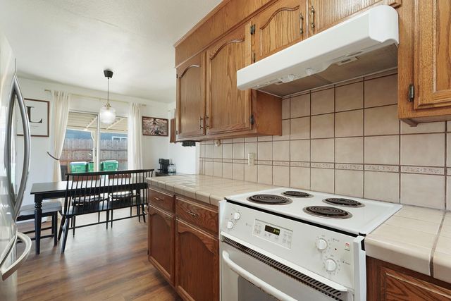 1043 Downing Dr, Lodi, CA 95242