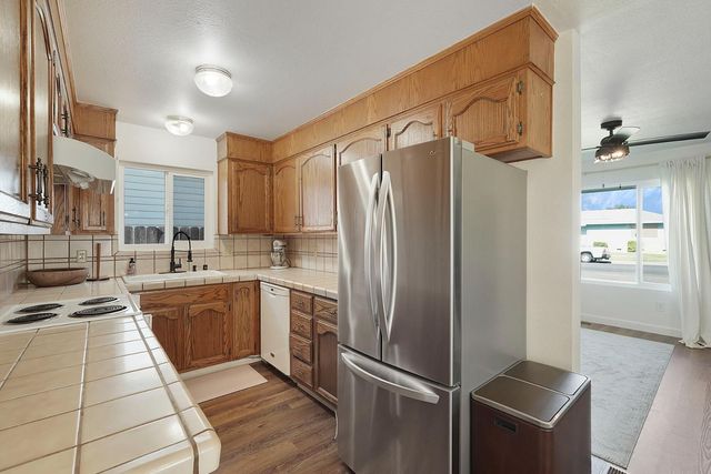 1043 Downing Dr, Lodi, CA 95242
