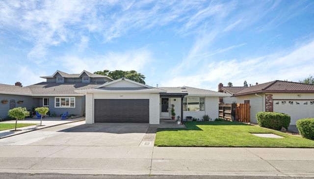 1043 Downing Dr, Lodi, CA 95242