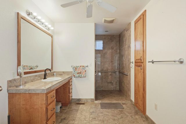 1043 Downing Dr, Lodi, CA 95242