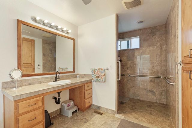 1043 Downing Dr, Lodi, CA 95242