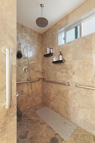 1043 Downing Dr, Lodi, CA 95242