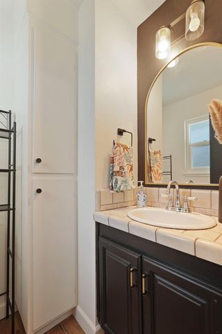 1043 Downing Dr, Lodi, CA 95242