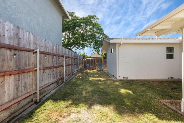 1043 Downing Dr, Lodi, CA 95242
