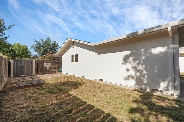 1043 Downing Dr, Lodi, CA 95242
