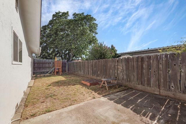 1043 Downing Dr, Lodi, CA 95242