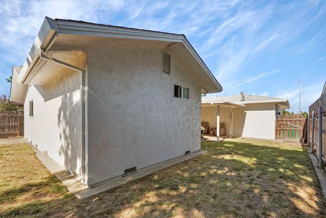 1043 Downing Dr, Lodi, CA 95242