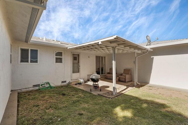 1043 Downing Dr, Lodi, CA 95242