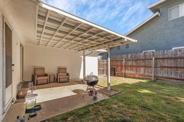 1043 Downing Dr, Lodi, CA 95242