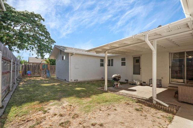 1043 Downing Dr, Lodi, CA 95242