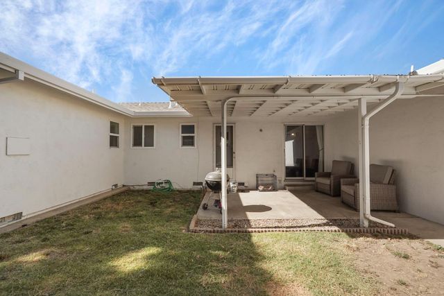1043 Downing Dr, Lodi, CA 95242