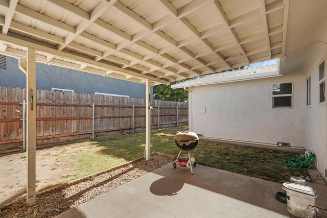 1043 Downing Dr, Lodi, CA 95242
