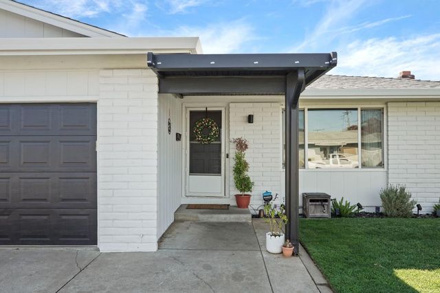 1043 Downing Dr, Lodi, CA 95242